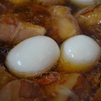 Thịt kho trứng nước dừa